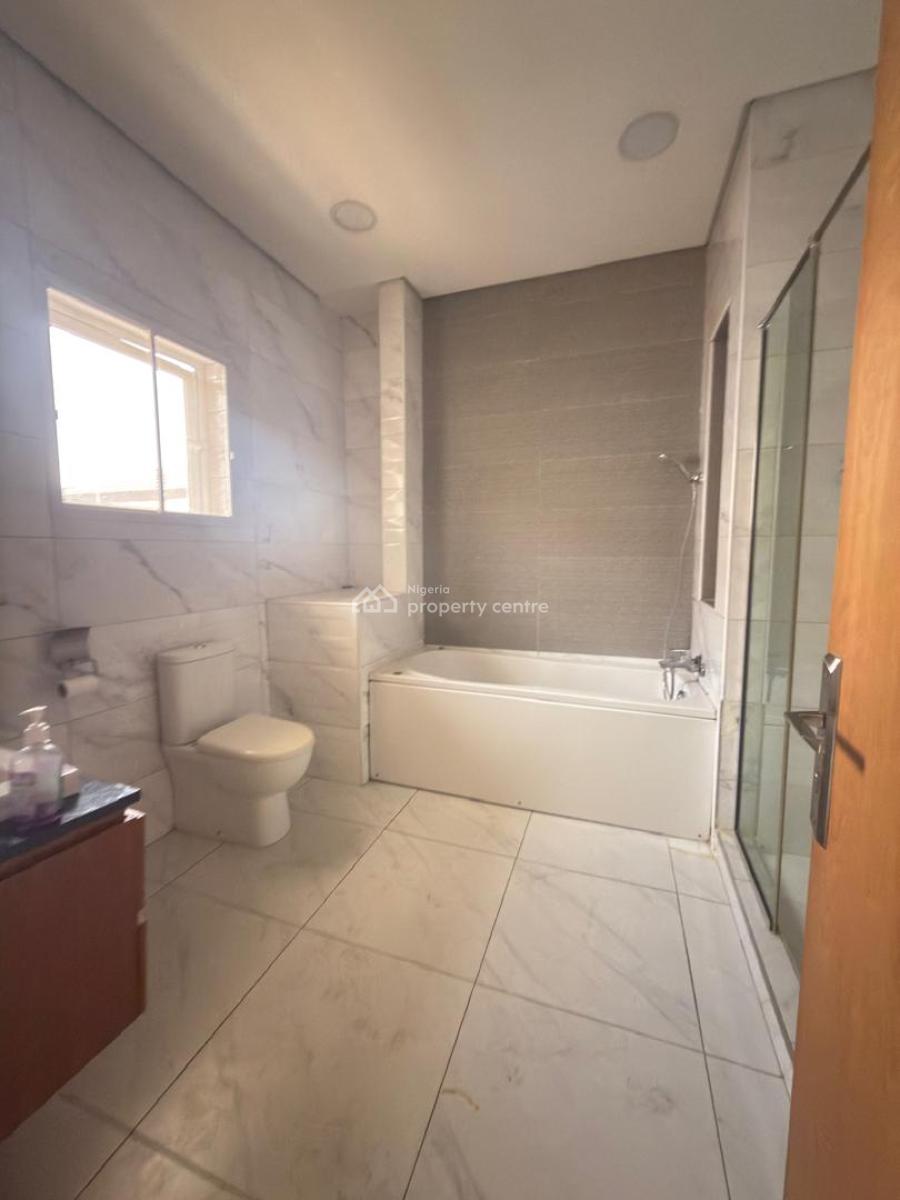 Luxury 4 Bedroom Terrace with Bq, Lekki Phase 1, Lekki, Lagos, Flat / Apartment for Rent