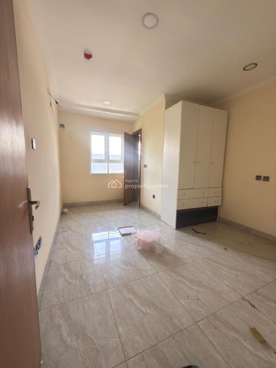 Luxury 4 Bedroom Terrace with Bq, Lekki Phase 1, Lekki, Lagos, Flat / Apartment for Rent