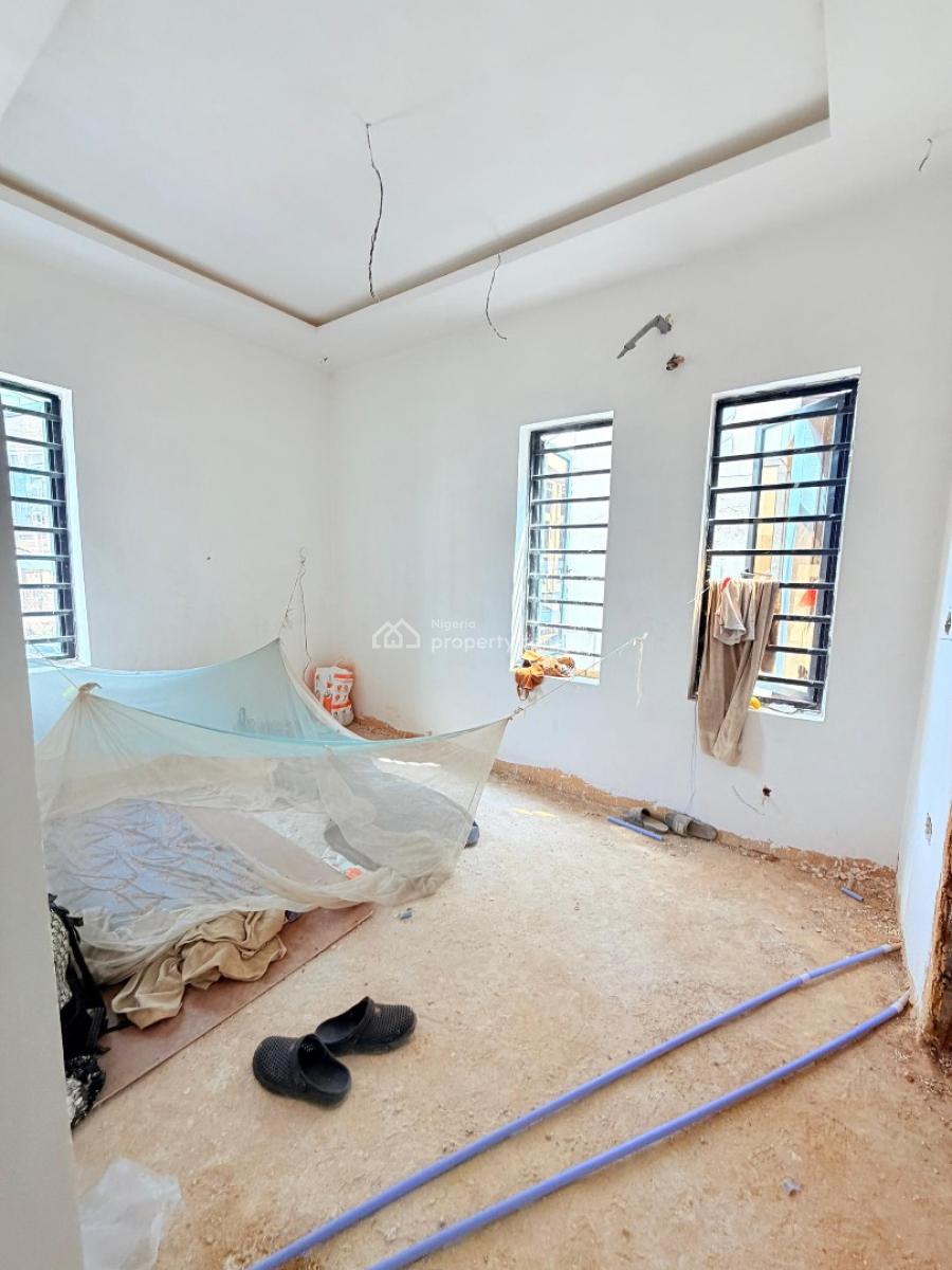 Lovely Built 3 Bedroom Apartment with a Bq, Yaba, Lagos, Block of Flats for Sale