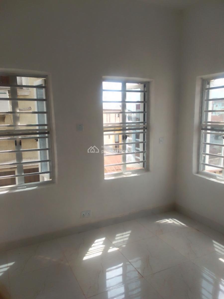 Superbly Built Mini Flat with Car Park, Queen Street, Alagomeji, Yaba, Lagos, Mini Flat (room and Parlour) for Rent