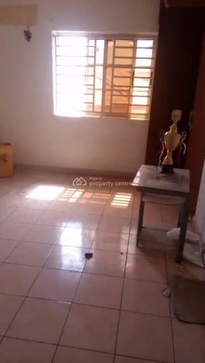 2 Bedroom Flat on a Second Floor, Utako, Abuja, Flat / Apartment for Rent