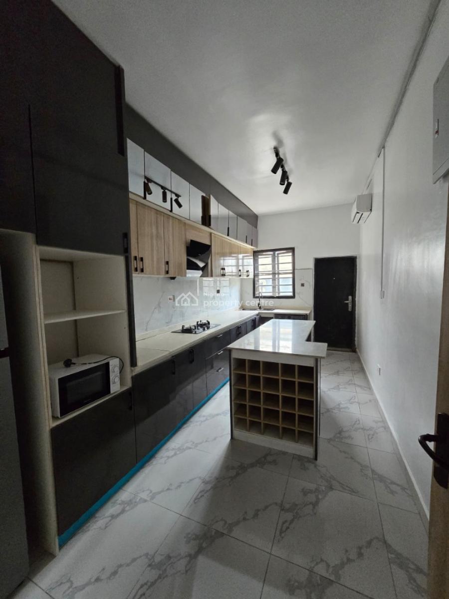 4bedroom Terrace Duplex in Orchid, Orchid Road, Lafiaji, Lekki, Lagos, Terraced Duplex for Sale