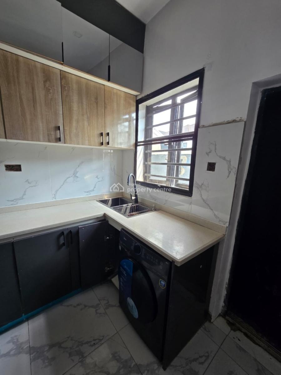 4bedroom Terrace Duplex in Orchid, Orchid Road, Lafiaji, Lekki, Lagos, Terraced Duplex for Sale