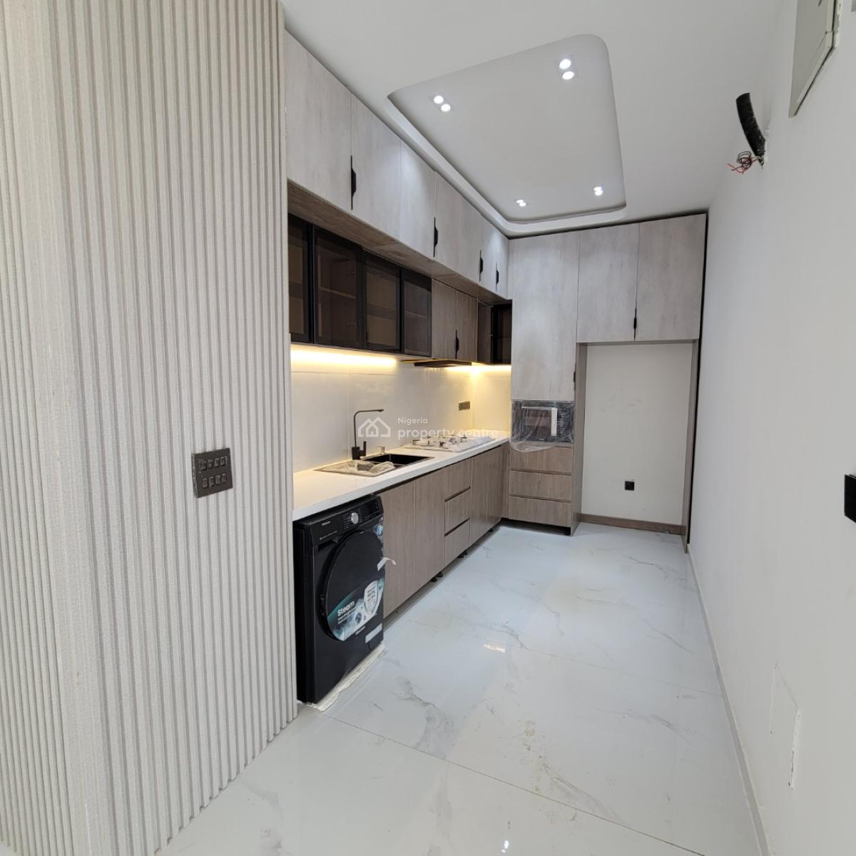 Exquisite 2bedroom Apartment with an Elevator,gym and Pool, Lekki Phase 1, Lekki, Lagos, Flat / Apartment for Sale