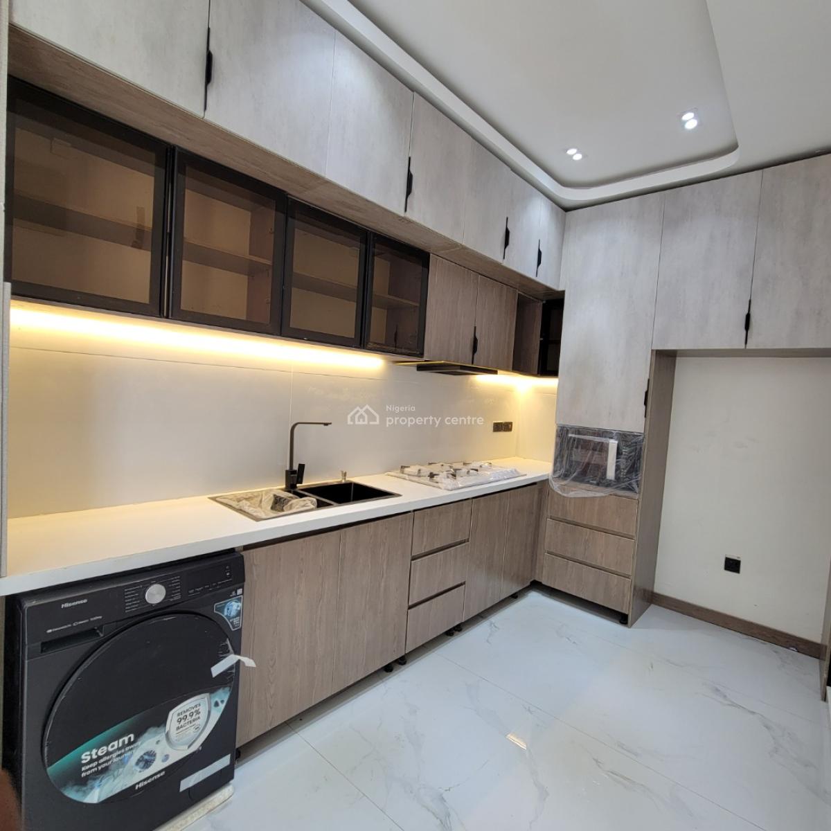 Exquisite 2bedroom Apartment with an Elevator,gym and Pool, Lekki Phase 1, Lekki, Lagos, Flat / Apartment for Sale