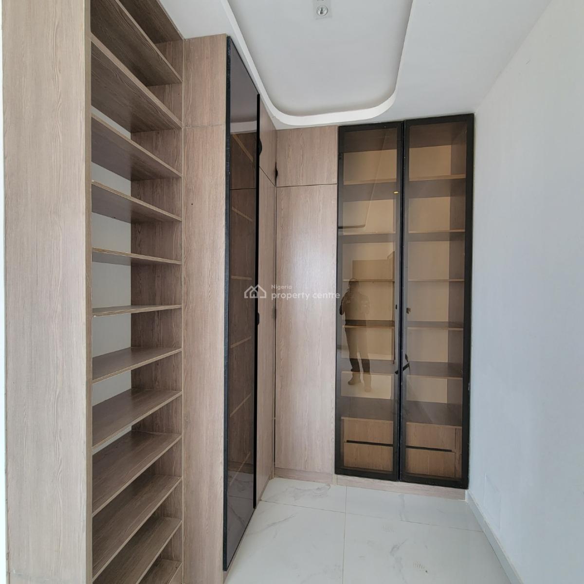 Exquisite 2bedroom Apartment with an Elevator,gym and Pool, Lekki Phase 1, Lekki, Lagos, Flat / Apartment for Sale