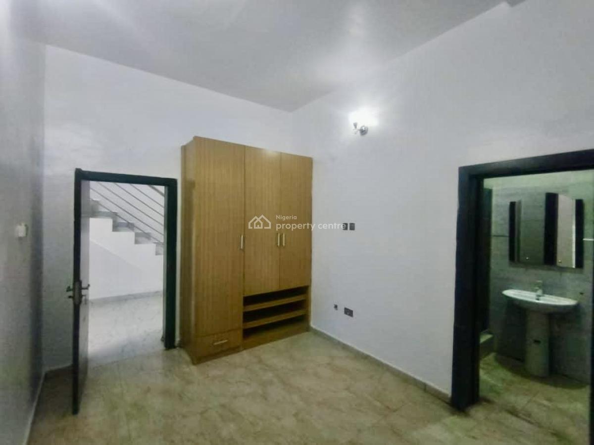 Sharp and Clean Renovated Plus a B Q, Osapa, Lekki, Lagos, Semi-detached Duplex for Rent