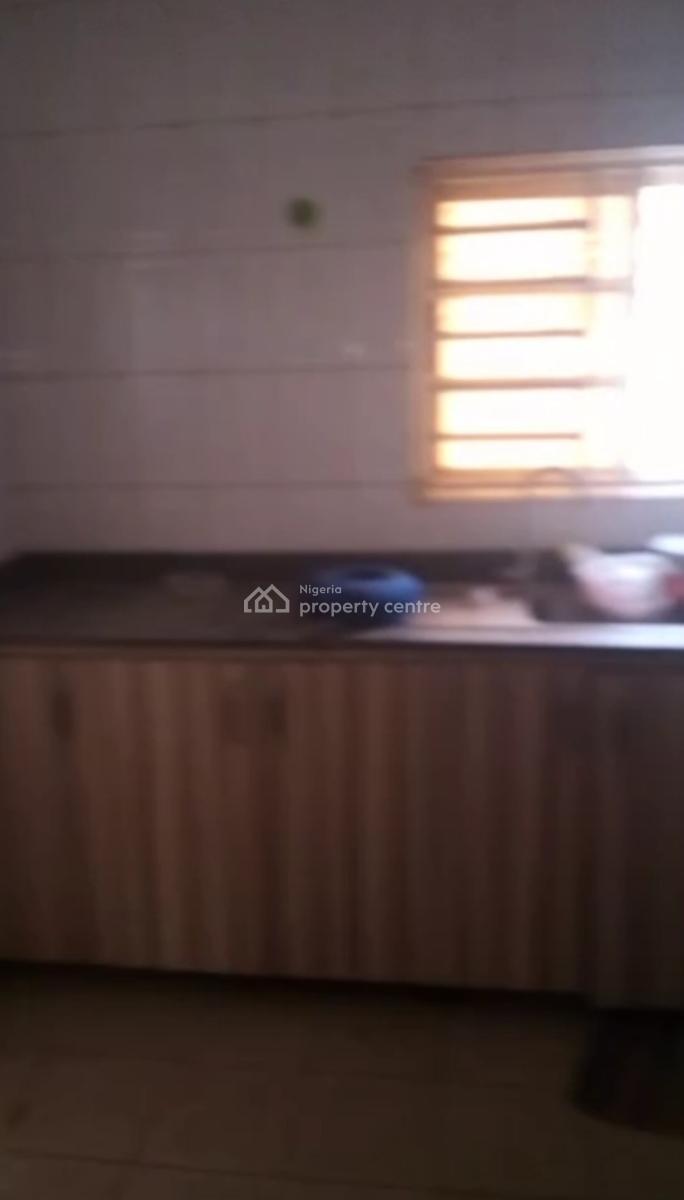 Good 2 Bedrooms Flat for Residential/ Office Use 2nd Floor, Utako, Abuja, Flat / Apartment for Rent