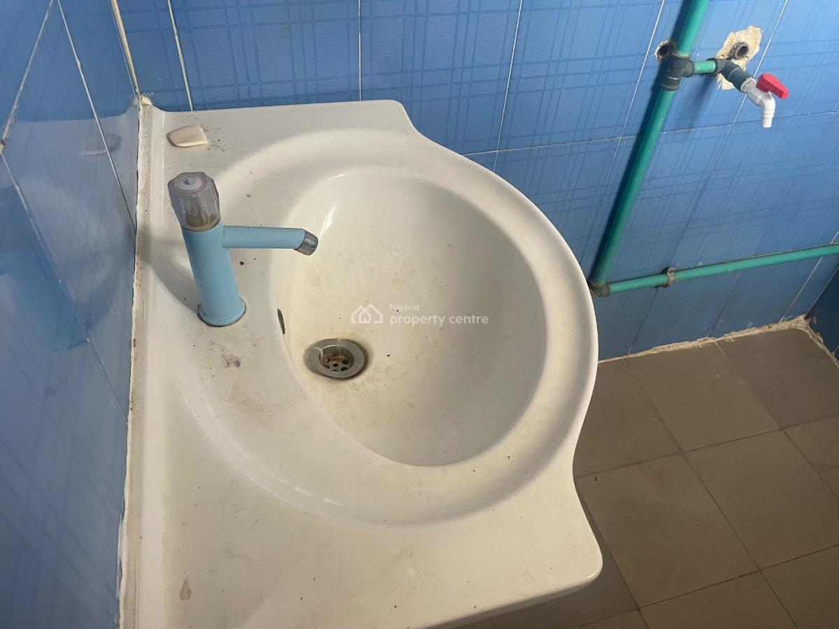 Luxury 3 Bedroom Flat, Along Iranla Road, Opp. White House, Tokunbo, Ajah, Ajah, Lagos, Flat / Apartment for Rent