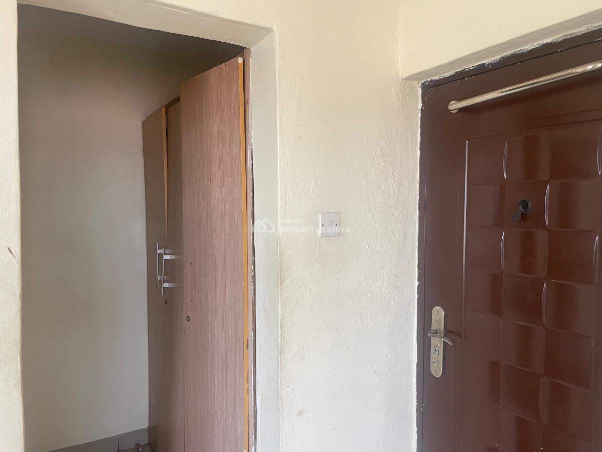 Luxury 3 Bedroom Flat, Along Iranla Road, Opp. White House, Tokunbo, Ajah, Ajah, Lagos, Flat / Apartment for Rent