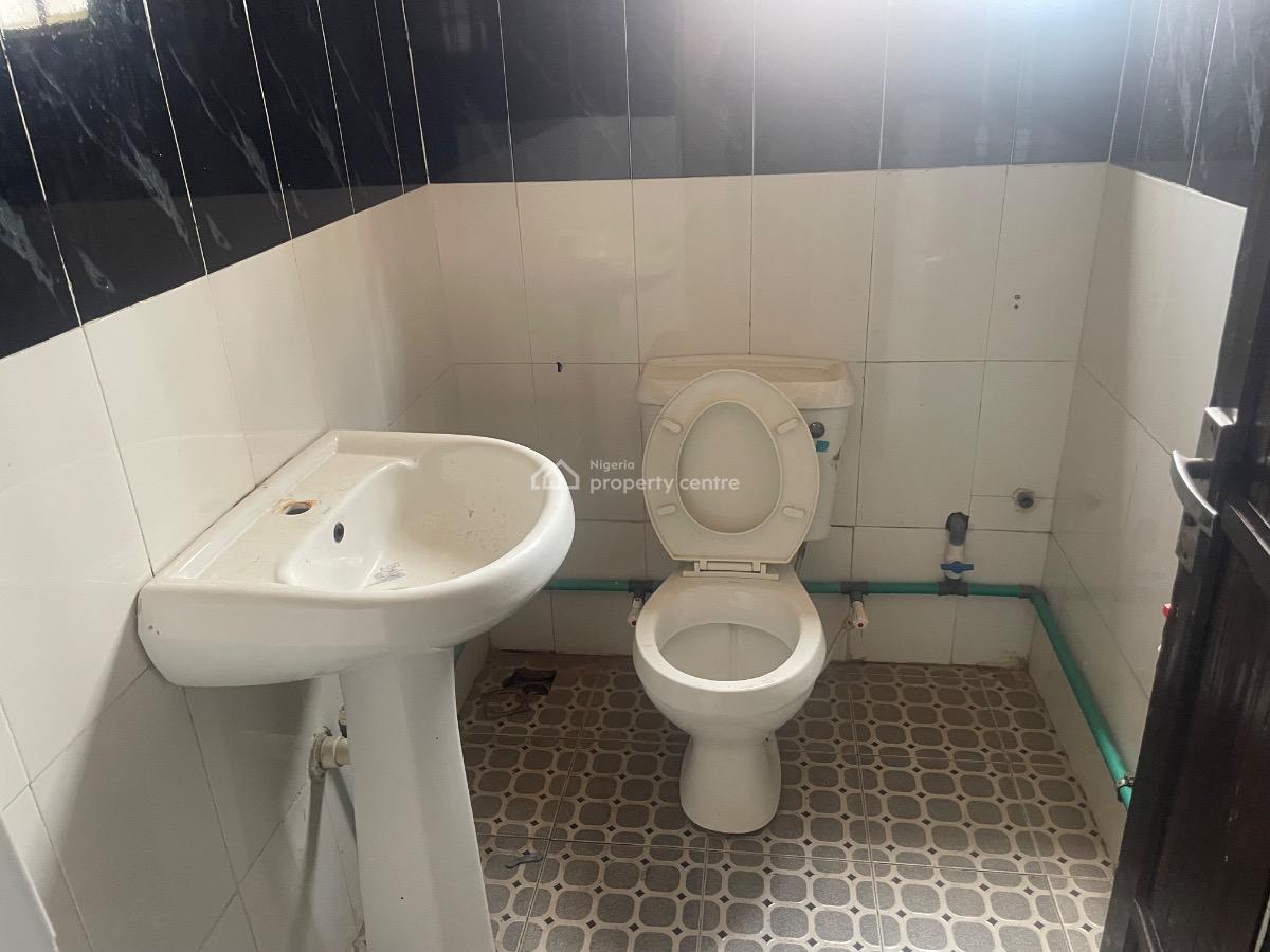 Luxury 3 Bedroom Flat, Along Iranla Road, Opp. White House, Tokunbo, Ajah, Ajah, Lagos, Flat / Apartment for Rent