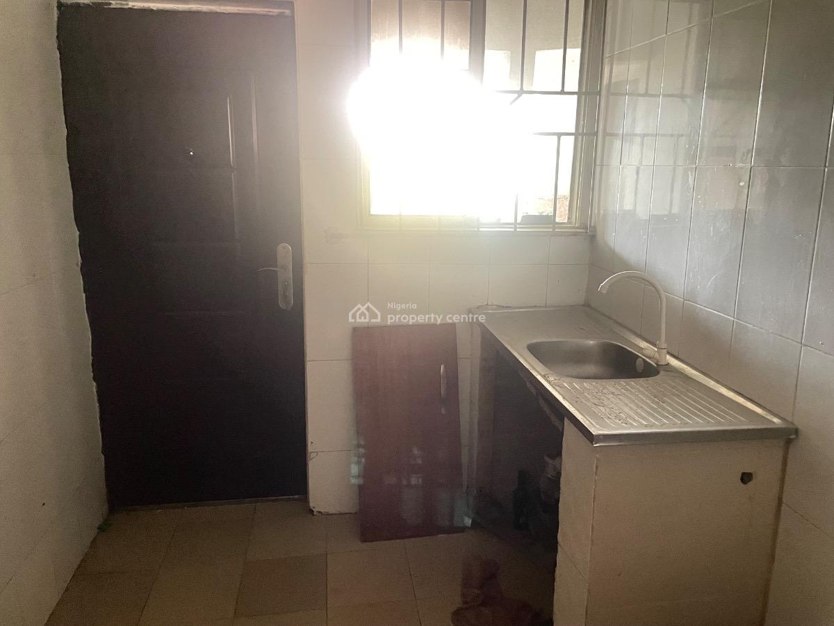 Luxury 3 Bedroom Flat, Along Iranla Road, Opp. White House, Tokunbo, Ajah, Ajah, Lagos, Flat / Apartment for Rent