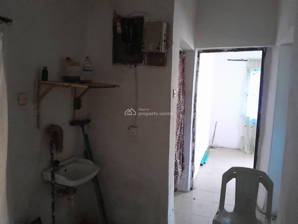 Well Maintained Comfy 3 Bedroom Apartment, Millenium Estate, Ojokoro, Ifako-ijaiye, Lagos, Flat / Apartment for Sale