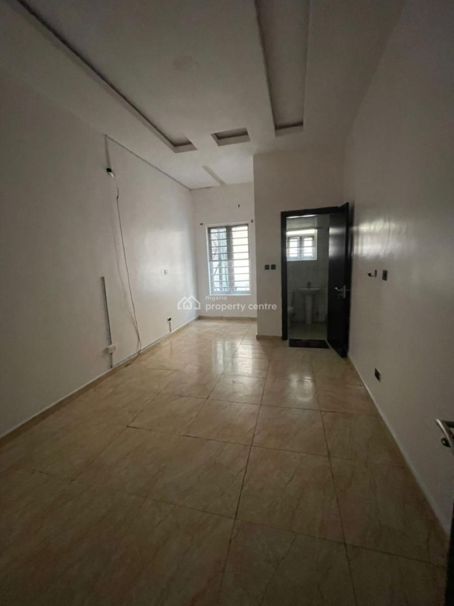 Well Renovated 4 Bedroom Semi Detached Duplex with Bq, Lekki County, Lekki Expressway, Lekki, Lagos, Semi-detached Duplex for Rent