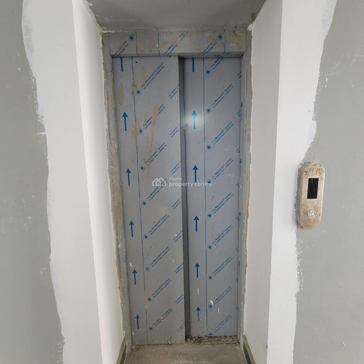 Exquisite 2 Bedroom Apartment with an Elevator, Lekki Phase 1, Lekki, Lagos, Flat / Apartment for Sale