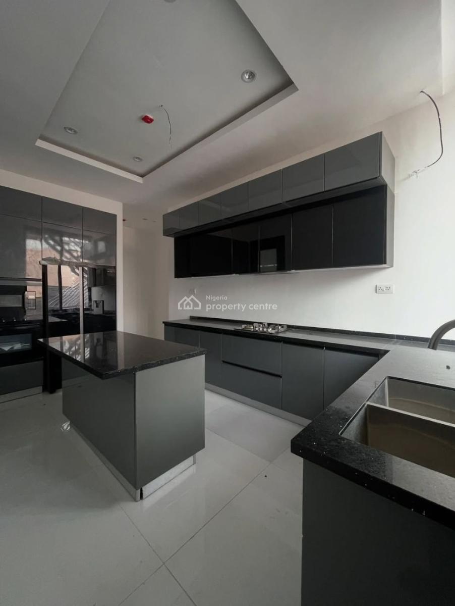 Spacious Massive Luxury 3 Bedroom Flat Wit Bq, Off Amdiraty Wey, Lekki Phase 1, Lekki, Lagos, Flat / Apartment for Rent