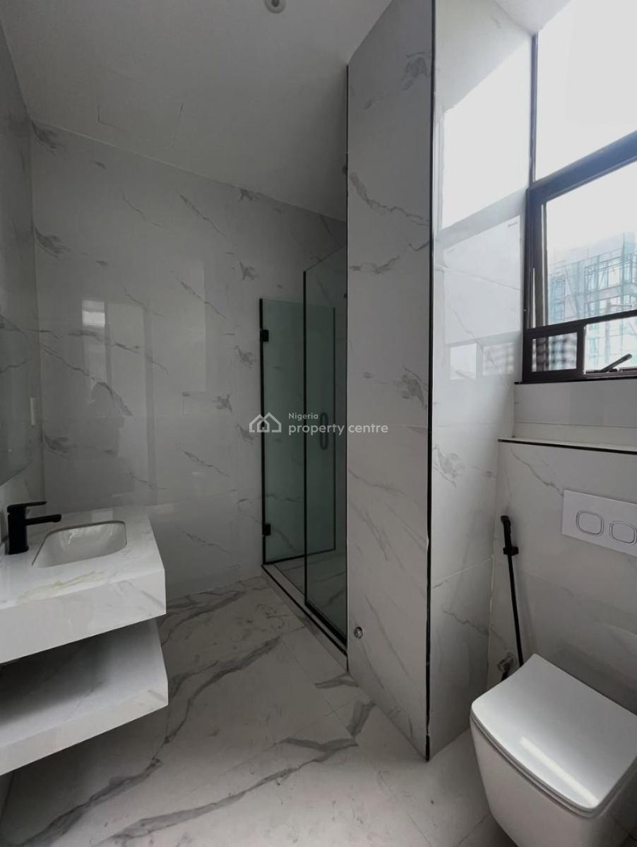 Spacious Massive Luxury 3 Bedroom Flat Wit Bq, Off Amdiraty Wey, Lekki Phase 1, Lekki, Lagos, Flat / Apartment for Rent