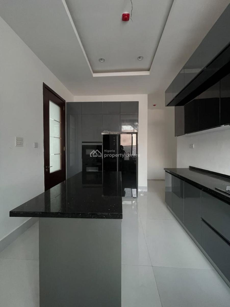 Spacious Massive Luxury 3 Bedroom Flat Wit Bq, Off Amdiraty Wey, Lekki Phase 1, Lekki, Lagos, Flat / Apartment for Rent