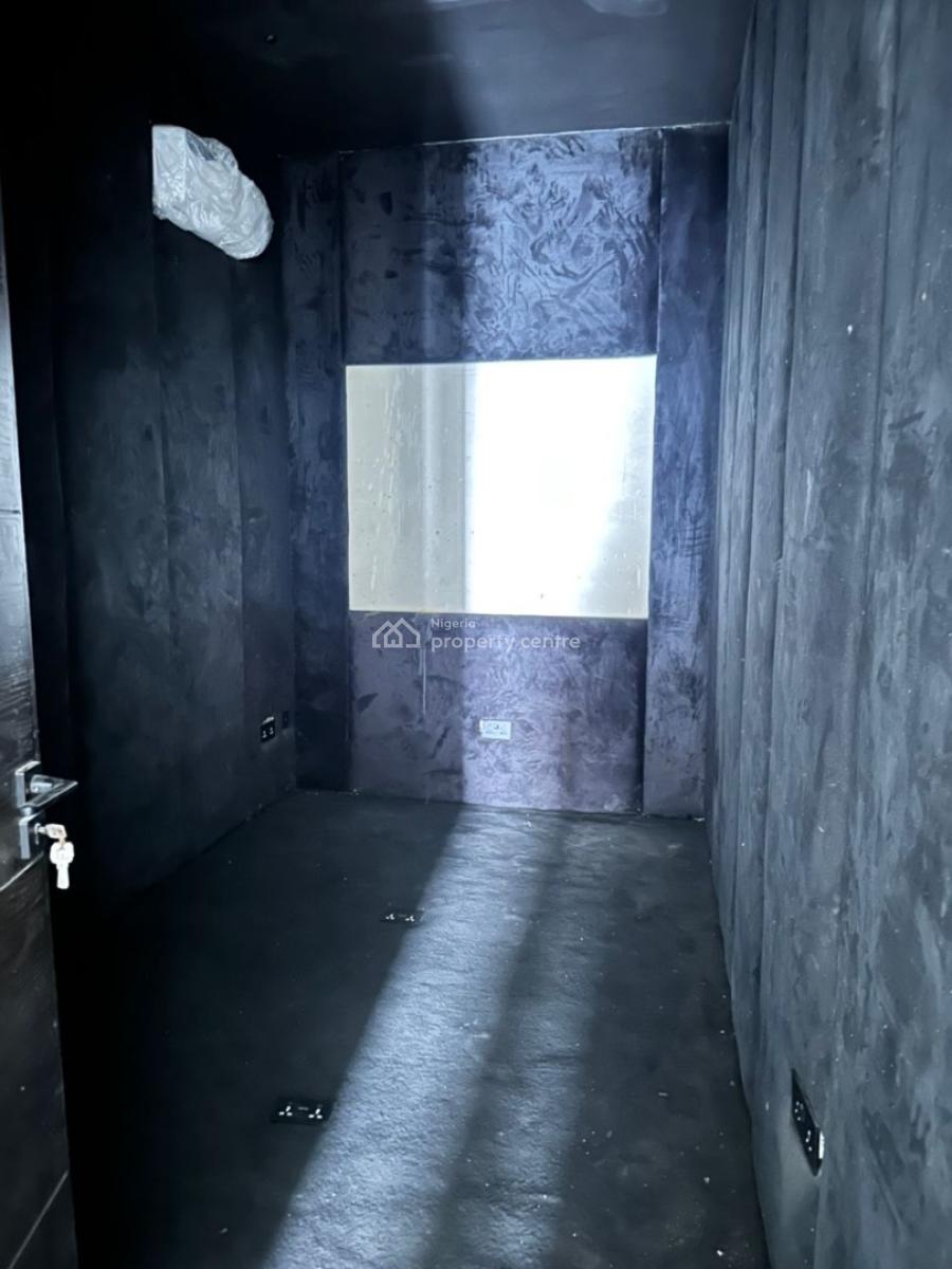 Distress 5 Bedroom Detached with Pool, Cinema, Gym & Bq, Ikota, Lekki, Lagos, Detached Duplex for Sale