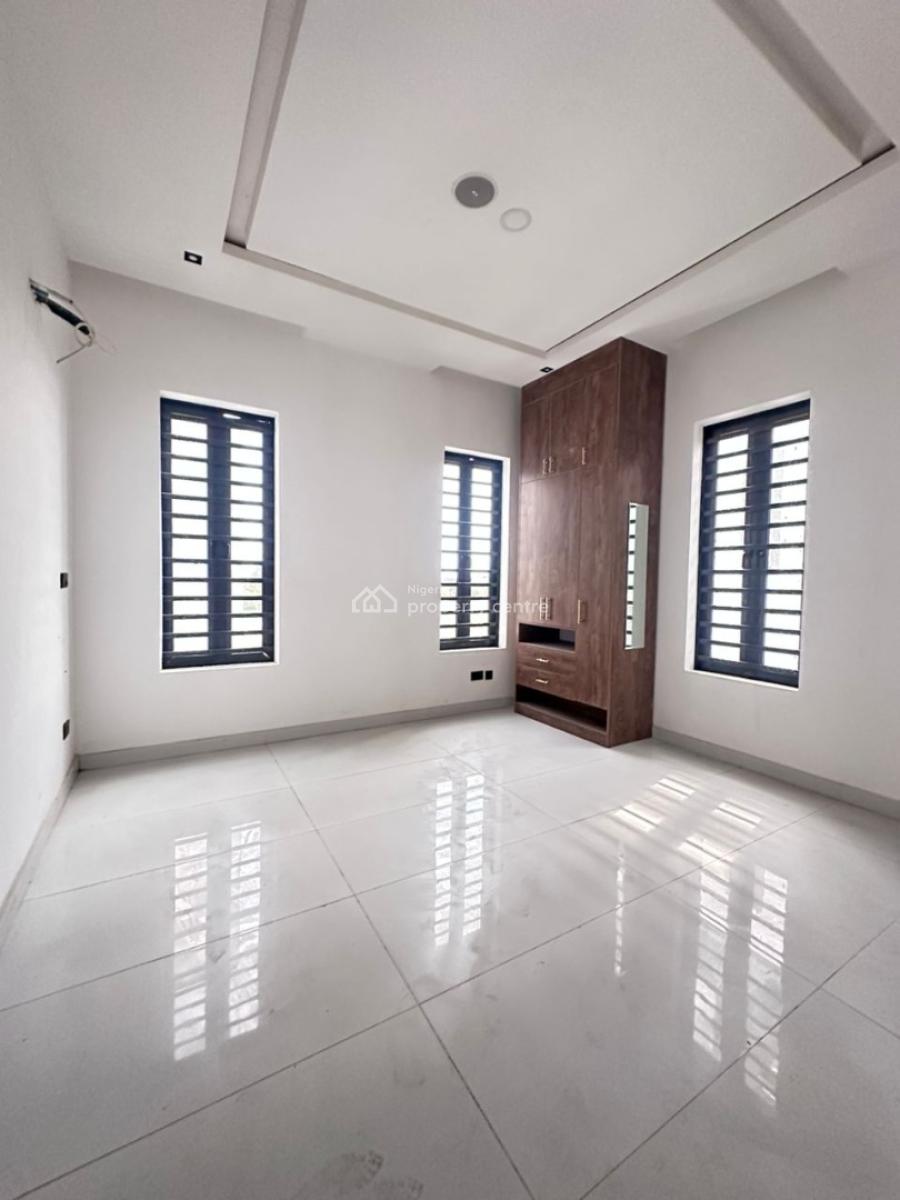 Distress 5 Bedroom Detached with Pool, Cinema, Gym & Bq, Ikota, Lekki, Lagos, Detached Duplex for Sale