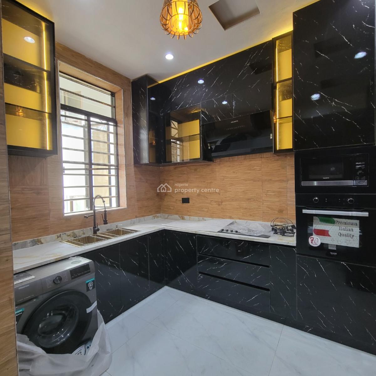 Gorgeous 3 Bedroom Apartment, Lekki Phase 1, Lekki, Lagos, Flat / Apartment for Sale