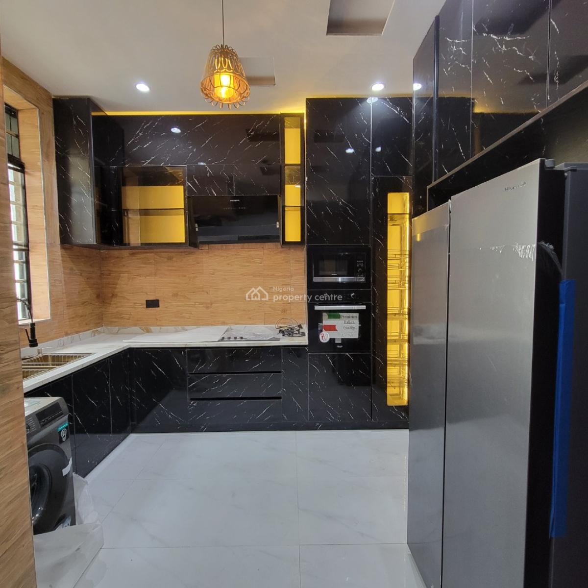 Gorgeous 3 Bedroom Apartment, Lekki Phase 1, Lekki, Lagos, Flat / Apartment for Sale