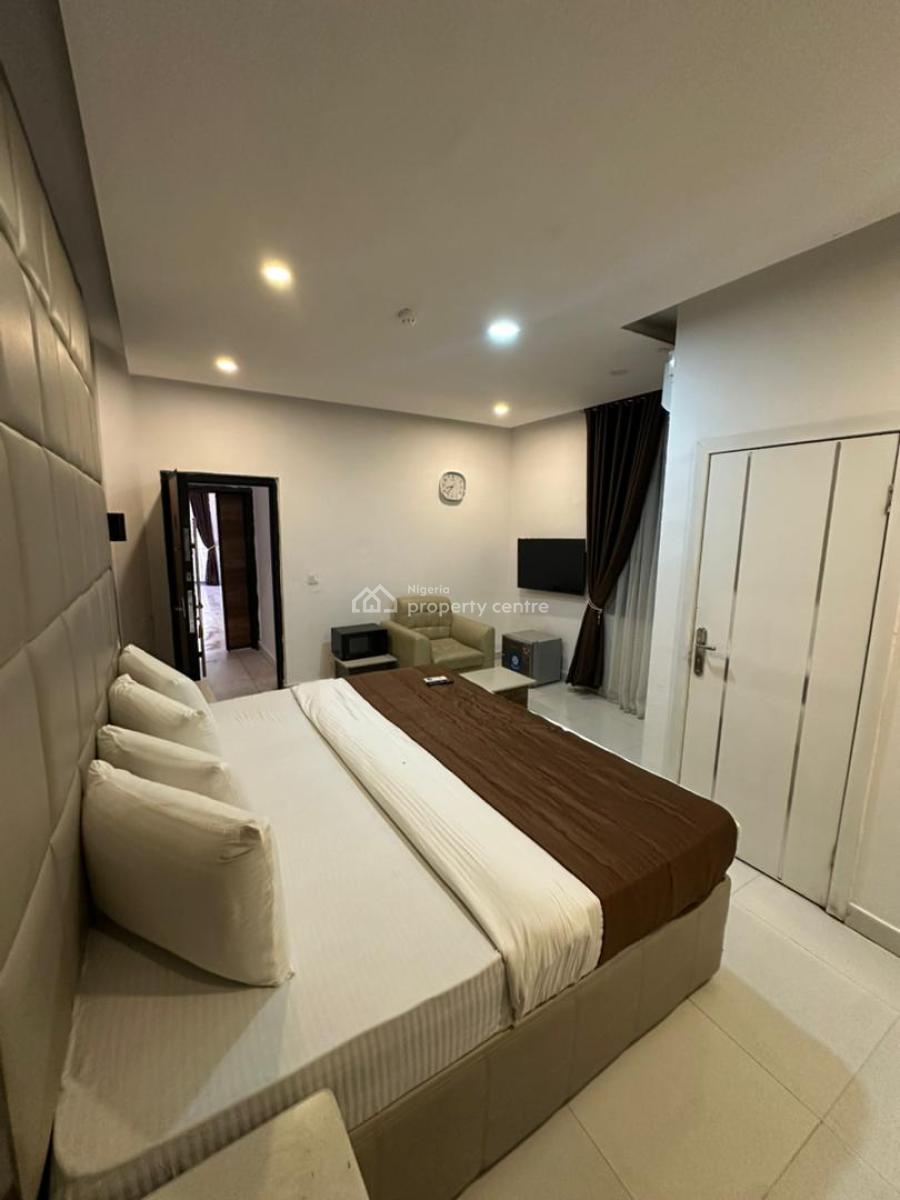 Spacious Furnished Studio Apartment with Swimming Pool, Ikoyi, Lagos, Flat / Apartment Short Let