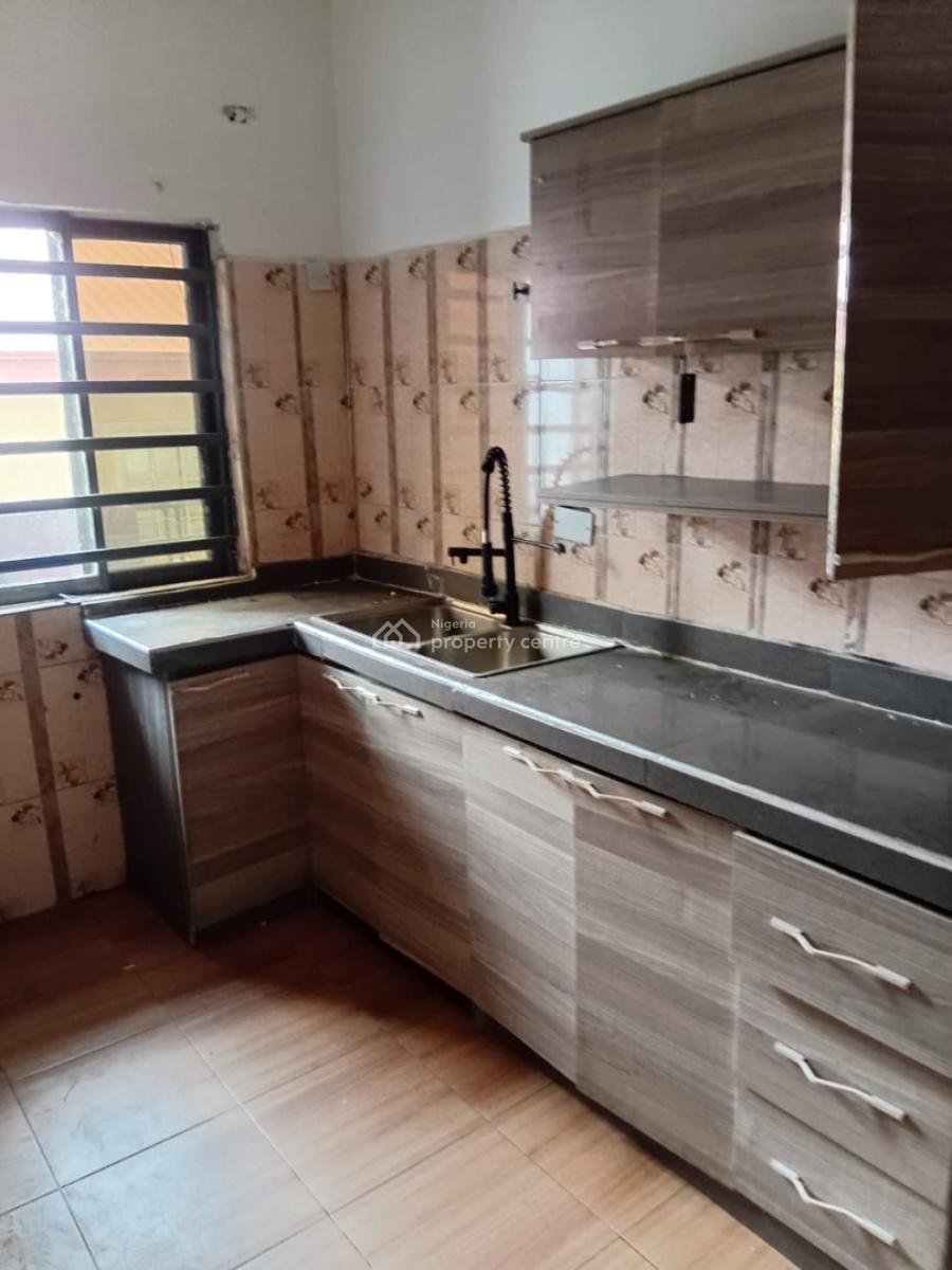 2 Bedroom Flat Upstairs, Chevron Alternative Routes, Lekki, Lagos, Flat / Apartment for Rent