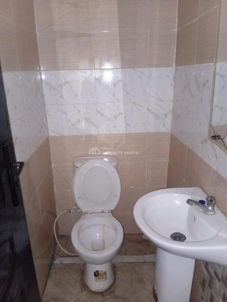 2 Bedroom Flat Upstairs, Chevron Alternative Routes, Lekki, Lagos, Flat / Apartment for Rent