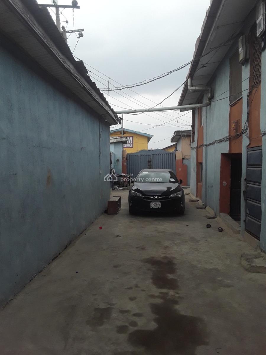 Mini Flat with Extra Room, Odelano Street, Bariga, Shomolu, Lagos, Mini Flat (room and Parlour) for Rent