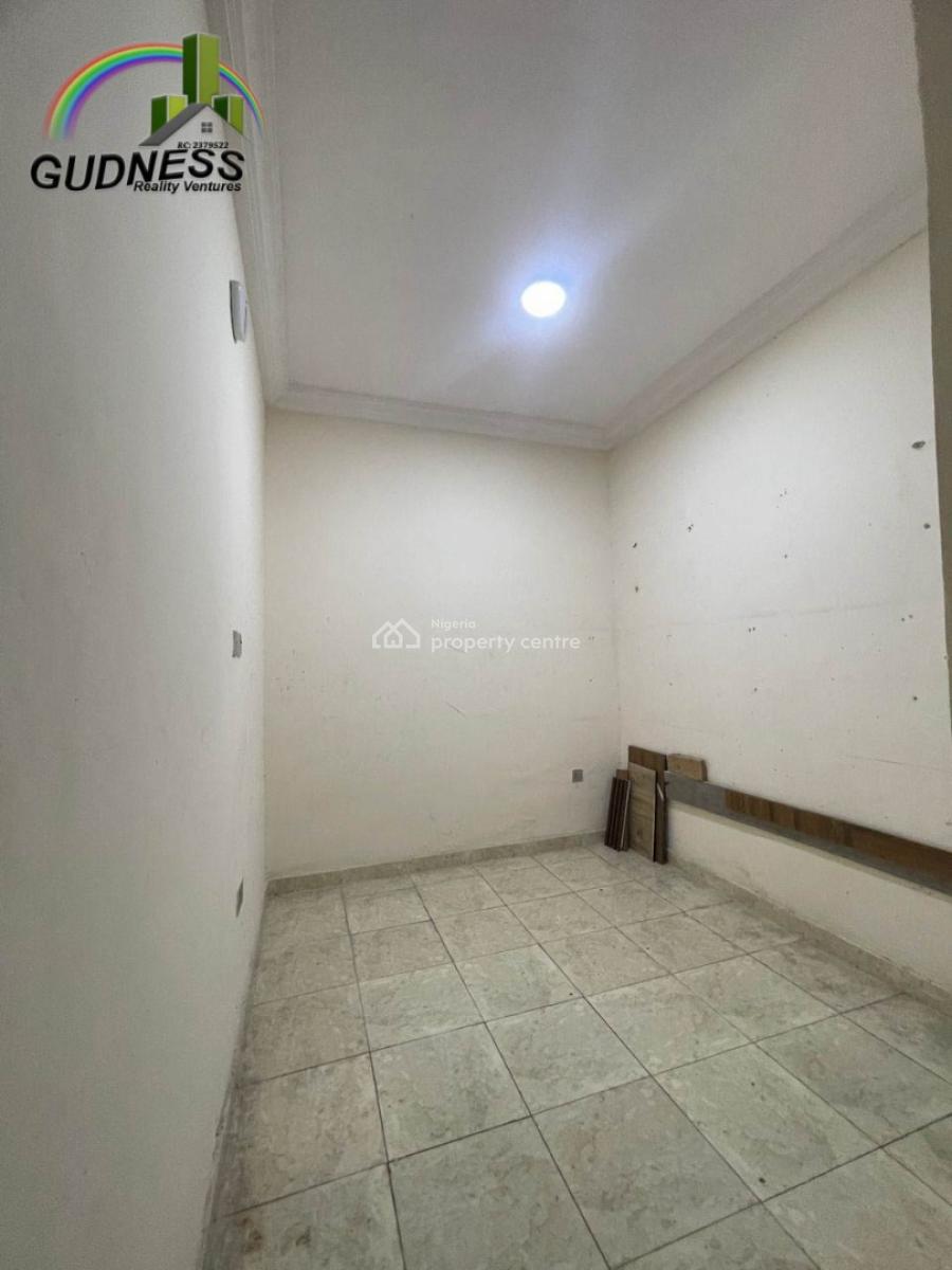 Spacious 3 Bedroom Flat with a Room Bq, Lekki, Lagos, Flat / Apartment for Rent