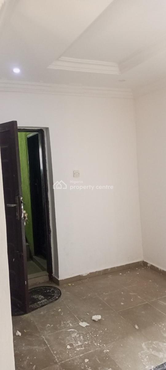 Renovated Spacious Mini Flat Upstairs, Off Aborisade, Lawanson, Surulere, Lagos, Mini Flat (room and Parlour) for Rent