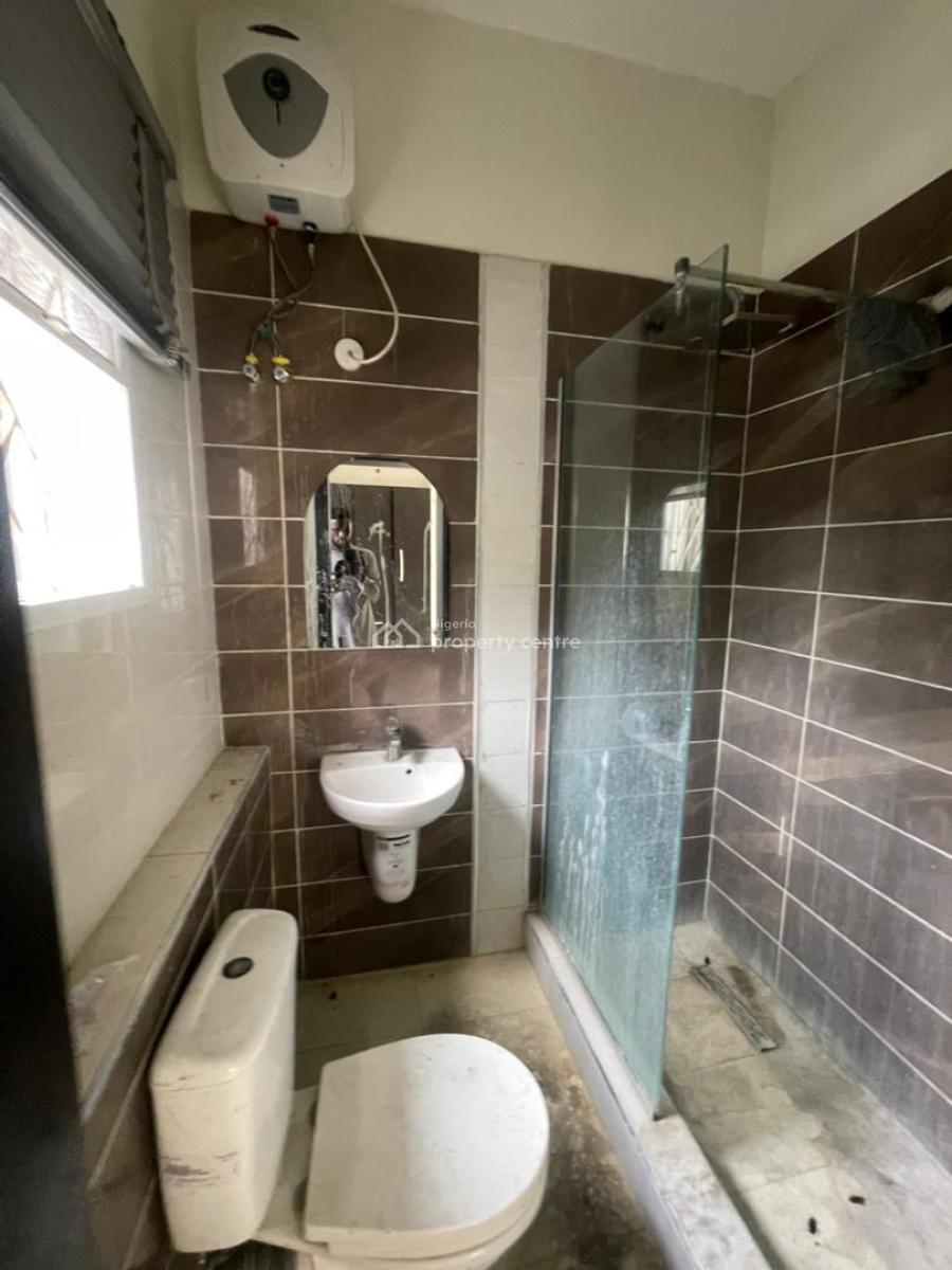 Nice and Spacious 3 Bedroom Apartment, Lekki Right By Pinnacle Filling Station, Lekki Phase 1, Lekki, Lagos, Flat / Apartment for Rent