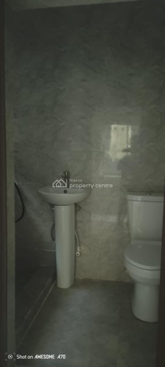 Nice and Spacious 3 Bedroom Apartment with Bq, Oyadiran Estate, Yaba, Lagos, Flat / Apartment for Rent