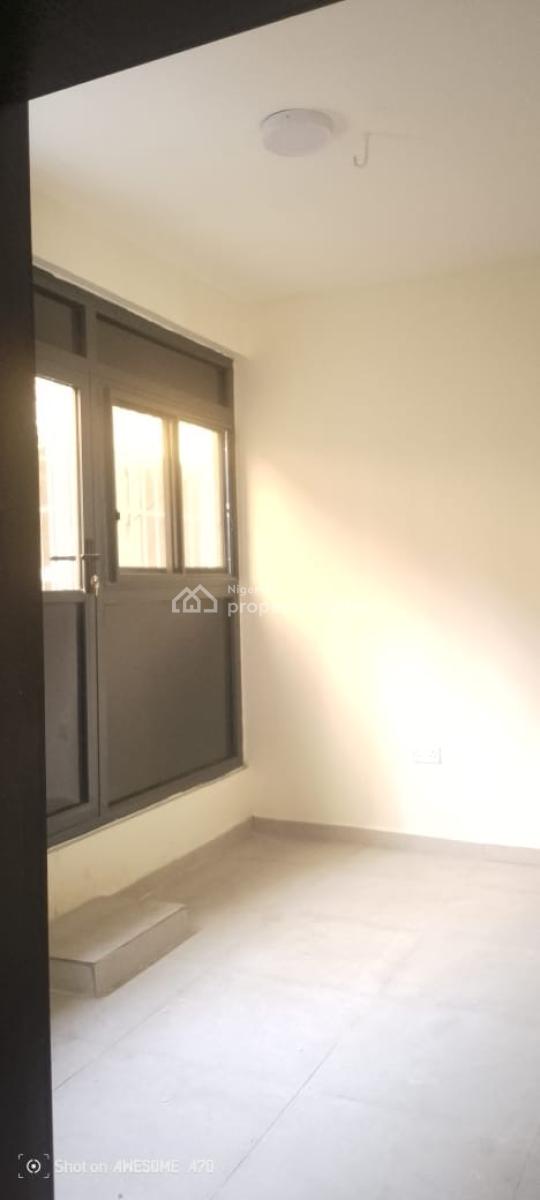 Nice and Spacious 3 Bedroom Apartment with Bq, Oyadiran Estate, Yaba, Lagos, Flat / Apartment for Rent