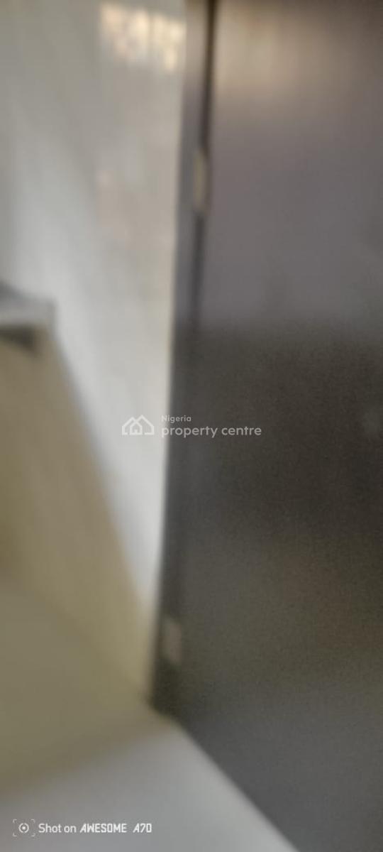 Nice and Spacious 3 Bedroom Apartment with Bq, Oyadiran Estate, Yaba, Lagos, Flat / Apartment for Rent