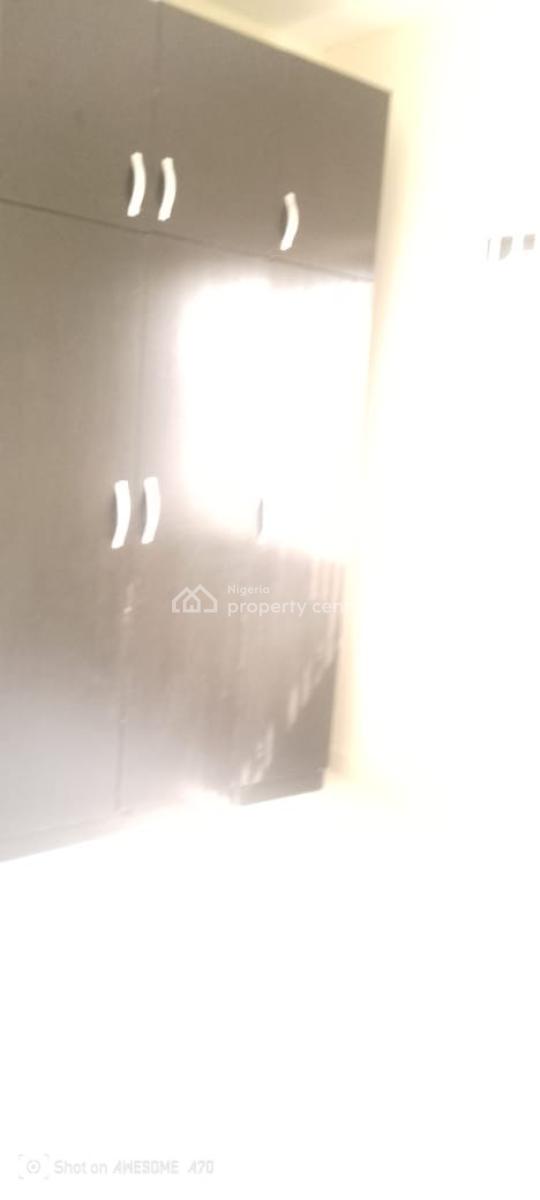 Nice and Spacious 3 Bedroom Apartment with Bq, Oyadiran Estate, Yaba, Lagos, Flat / Apartment for Rent