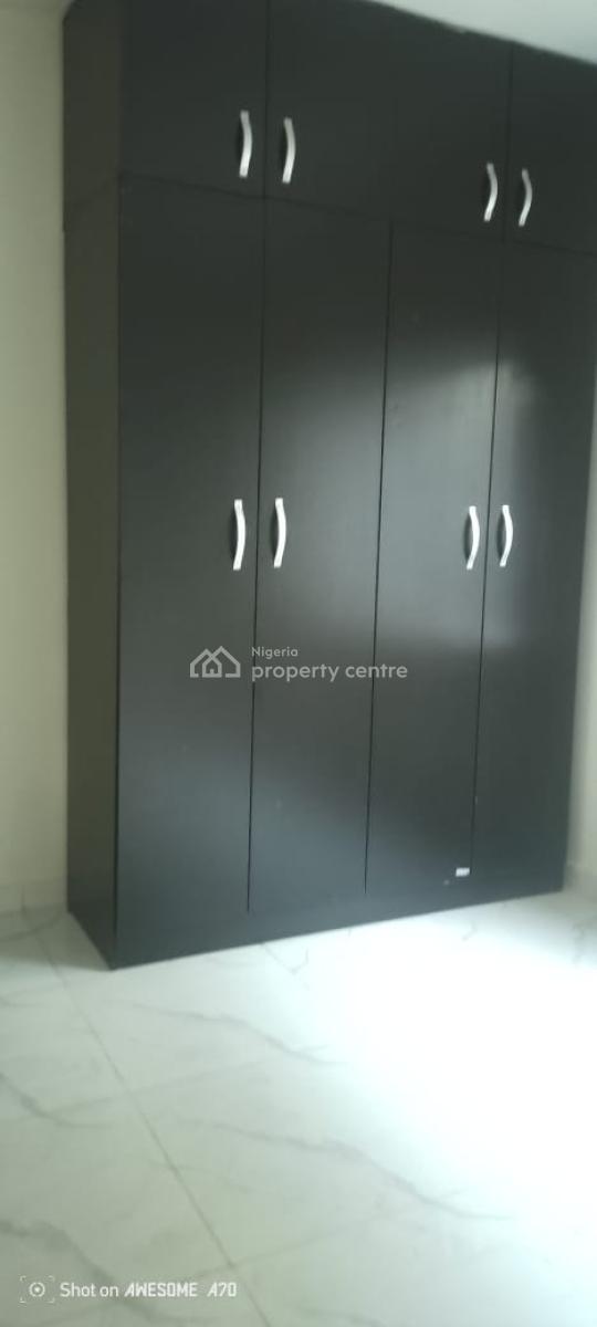 Nice and Spacious 3 Bedroom Apartment with Bq, Oyadiran Estate, Yaba, Lagos, Flat / Apartment for Rent