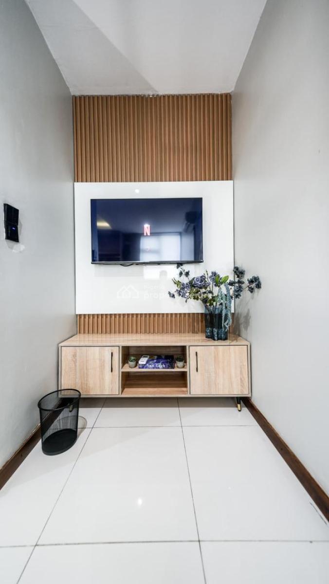 Luxury 1 Bedroom Loft with Pool, Concierge, Speedy Internet, on Demand Housekeeping, Ground Floor Restaurant and Cafe, Lekki, Lagos, Mini Flat (room and Parlour) Short Let