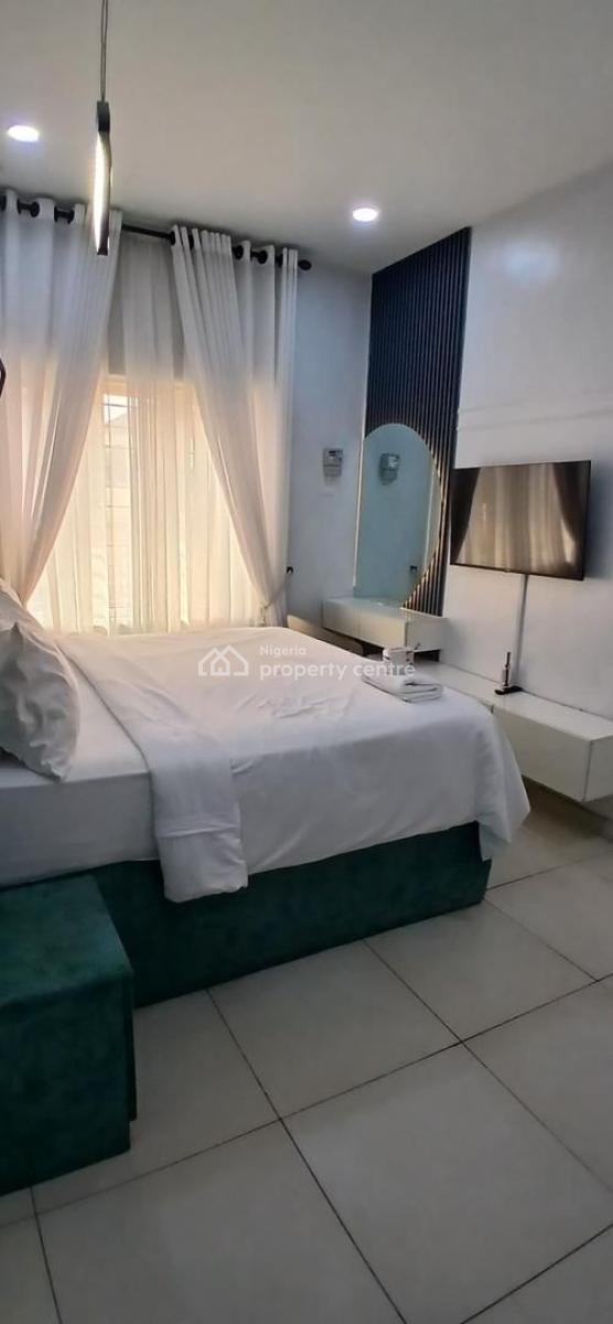Minimalist En-suite 3-bedroom Apartment with Parking Space & Wi-fi, Lekki, Lagos, Flat / Apartment Short Let