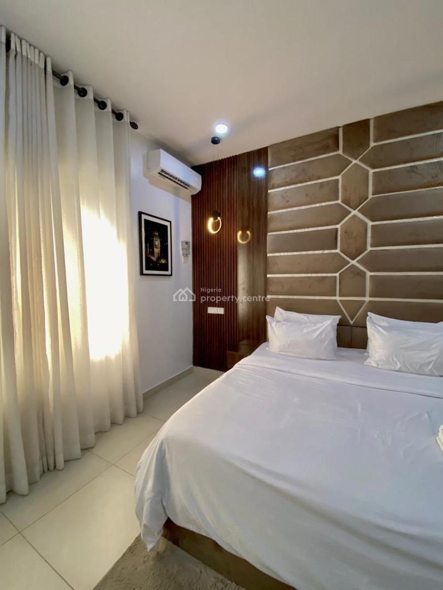 Minimalist En-suite 3-bedroom Apartment with Parking Space & Wi-fi, Lekki, Lagos, Flat / Apartment Short Let