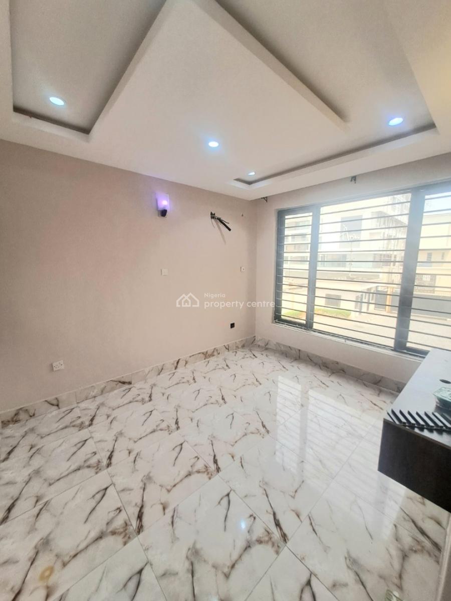 Well Built 3 Bedroom Apartment with Bq, Lekki, Lagos, Flat / Apartment for Rent