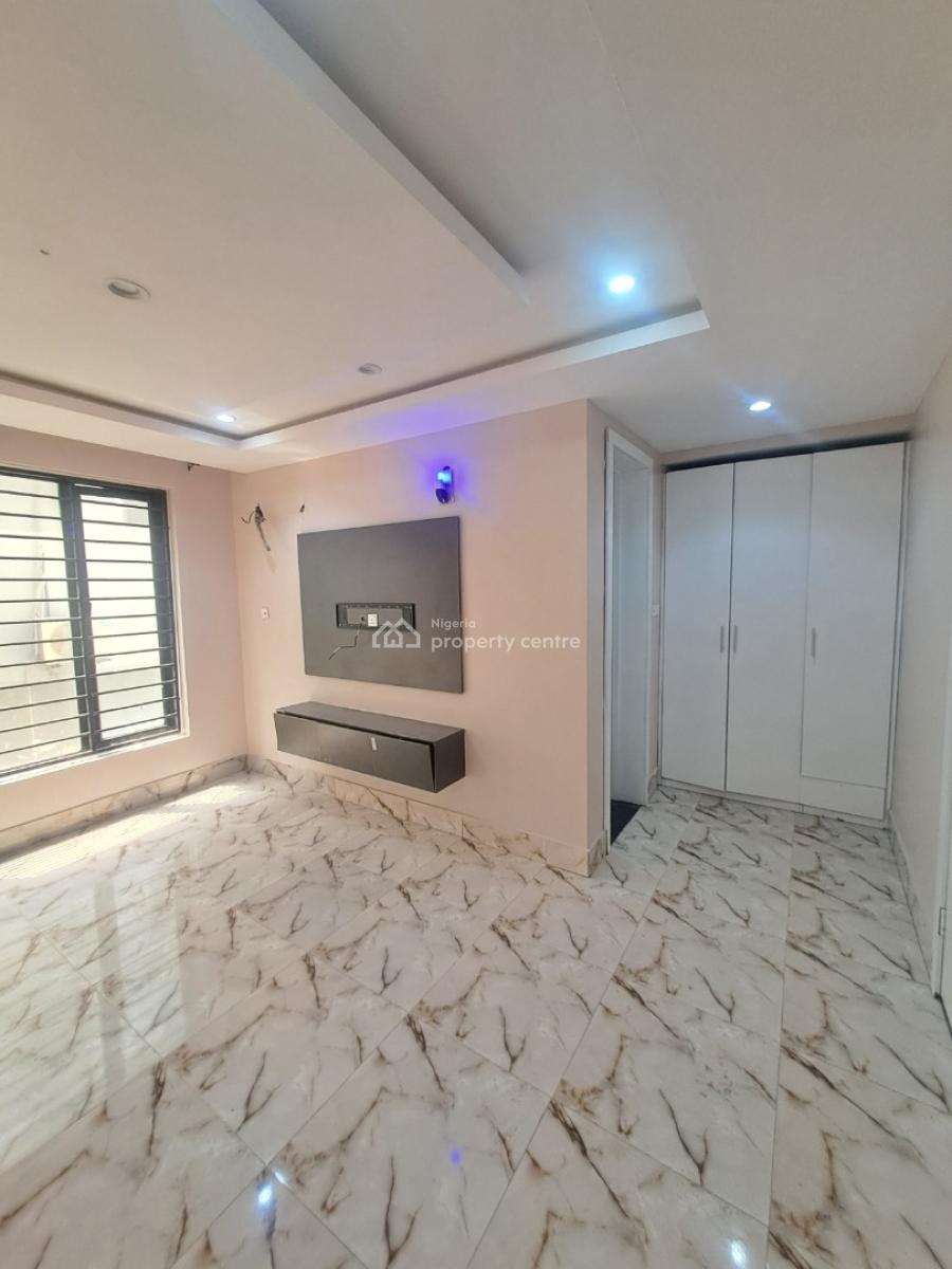Well Built 3 Bedroom Apartment with Bq, Lekki, Lagos, Flat / Apartment for Rent
