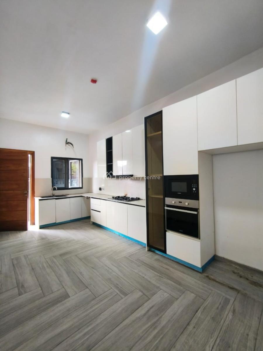 Fully Service Four 4 Bedroom Maisonette with Self Compound, Off Admiralty Way, Lekki Phase 1, Lekki, Lagos, Flat / Apartment for Rent