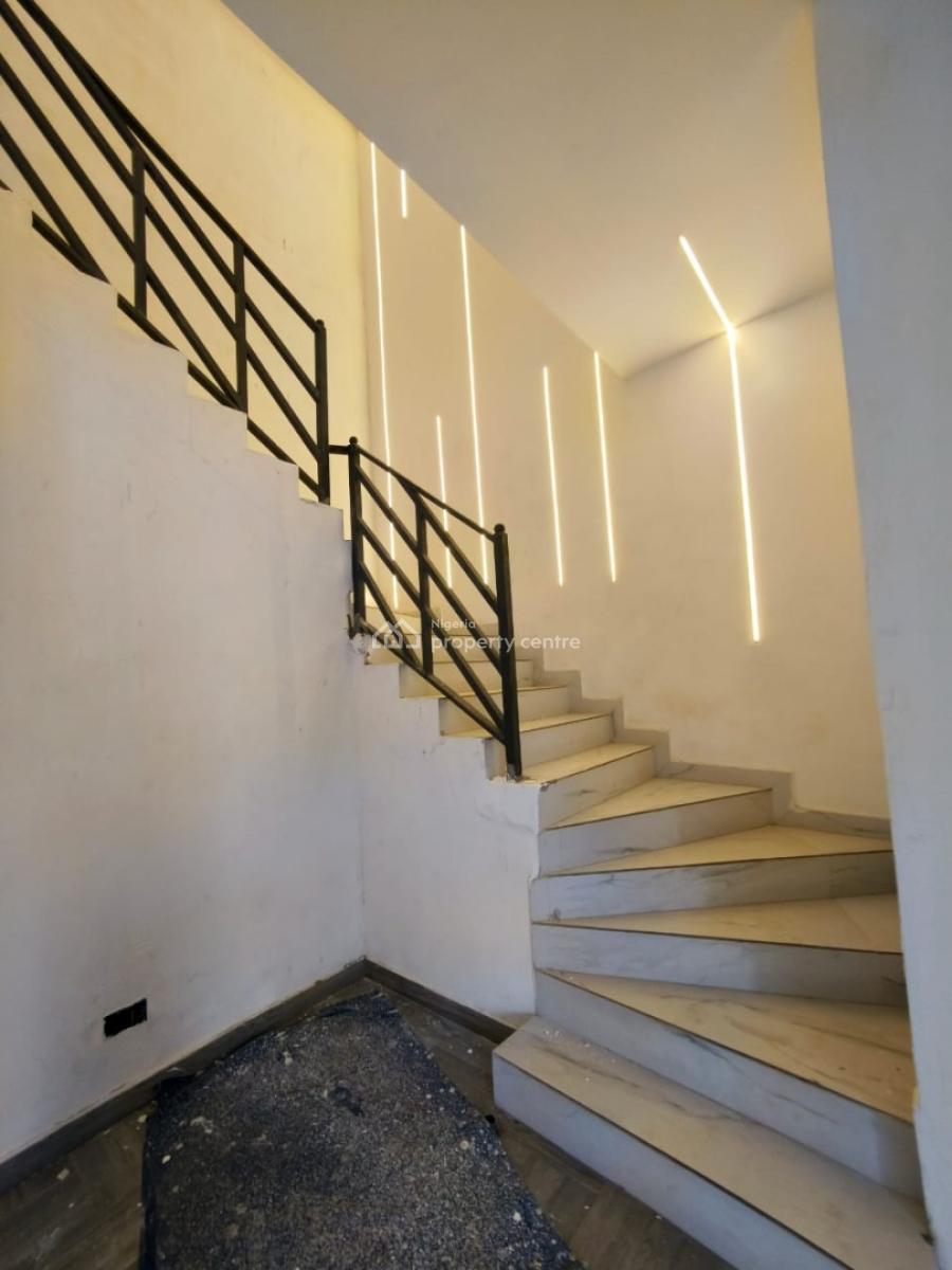 Fully Service Four 4 Bedroom Maisonette with Self Compound, Off Admiralty Way, Lekki Phase 1, Lekki, Lagos, Flat / Apartment for Rent