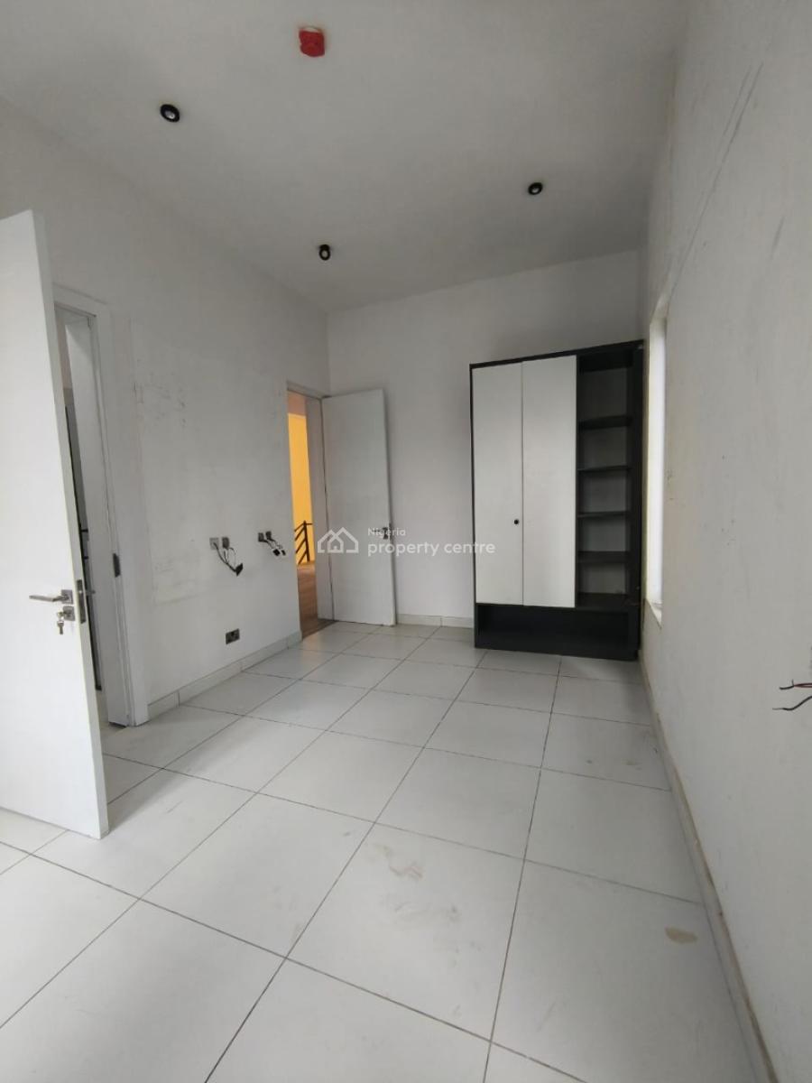 Fully Service Four 4 Bedroom Maisonette with Self Compound, Off Admiralty Way, Lekki Phase 1, Lekki, Lagos, Flat / Apartment for Rent