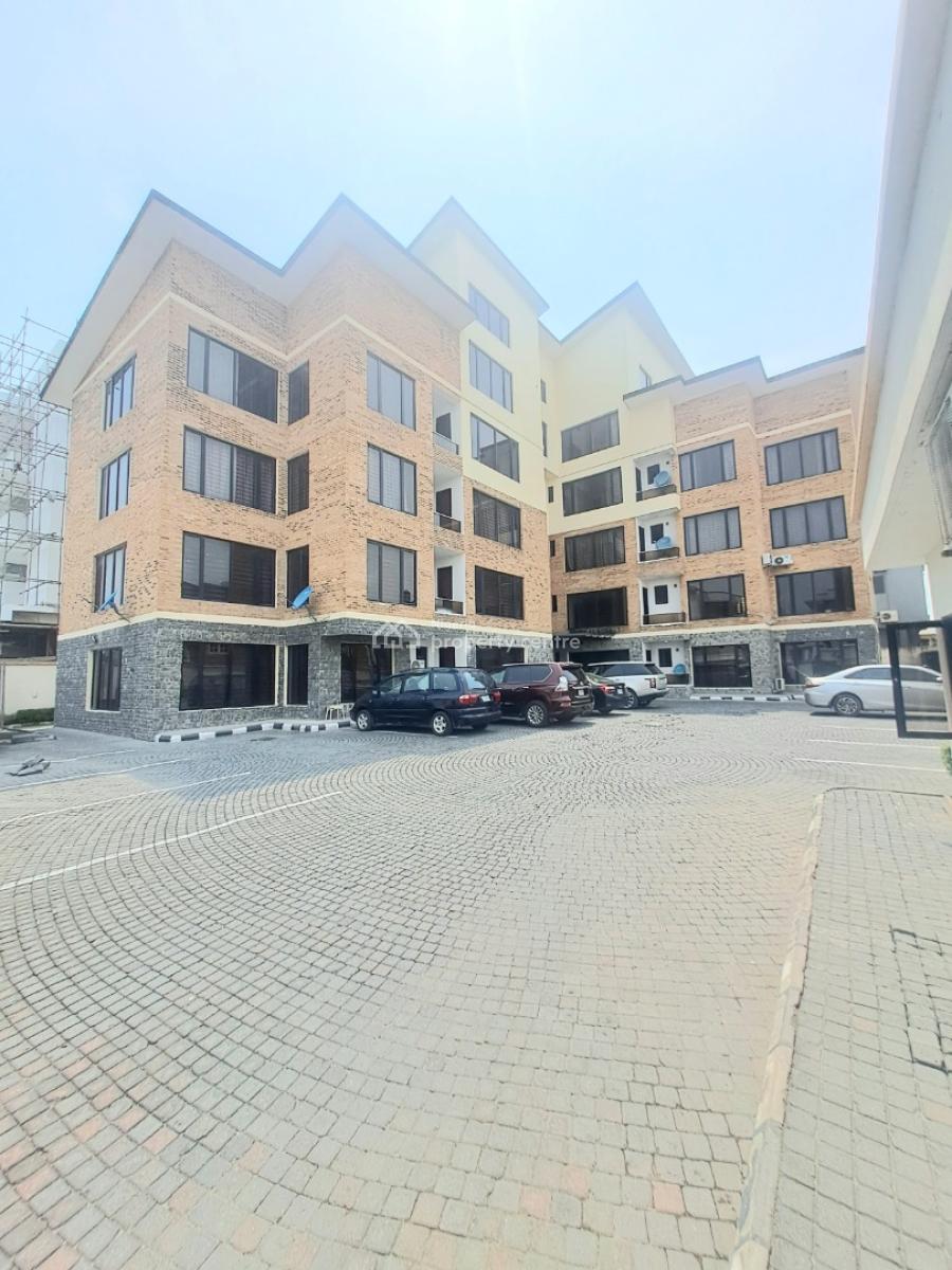 Well Built 3 Bedroom Apartment with Bq, Lekki, Lagos, Flat / Apartment for Rent