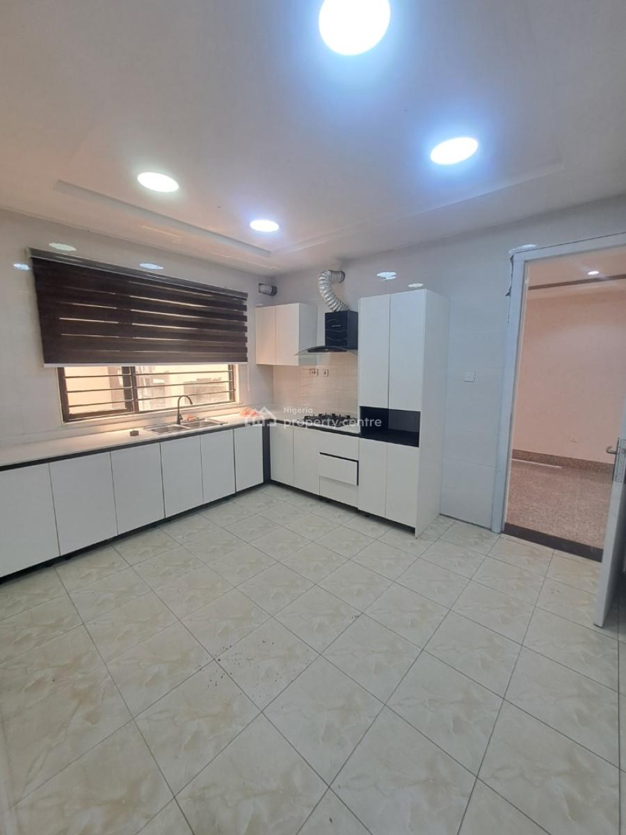 Well Built 3 Bedroom Apartment with Bq, Lekki, Lagos, Flat / Apartment for Rent