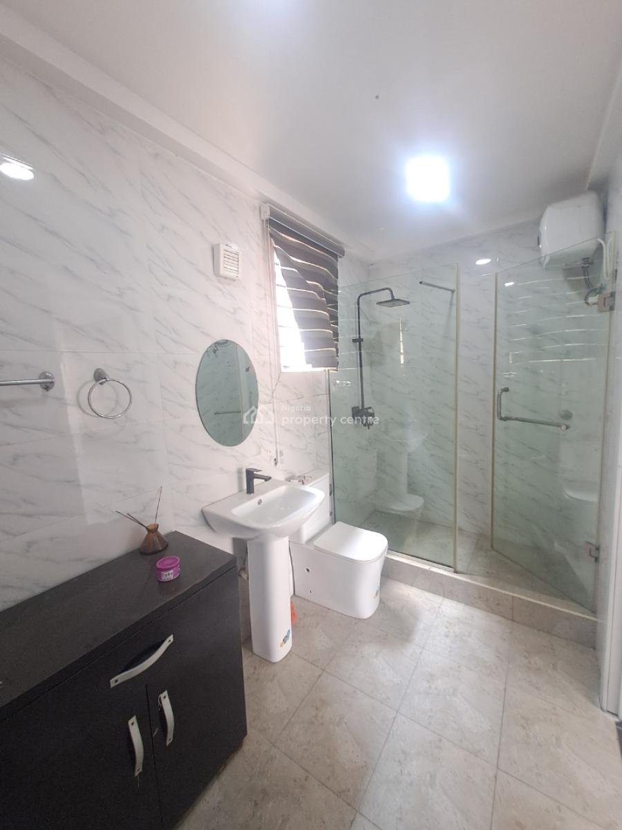 Well Built 3 Bedroom Apartment with Bq, Lekki, Lagos, Flat / Apartment for Rent