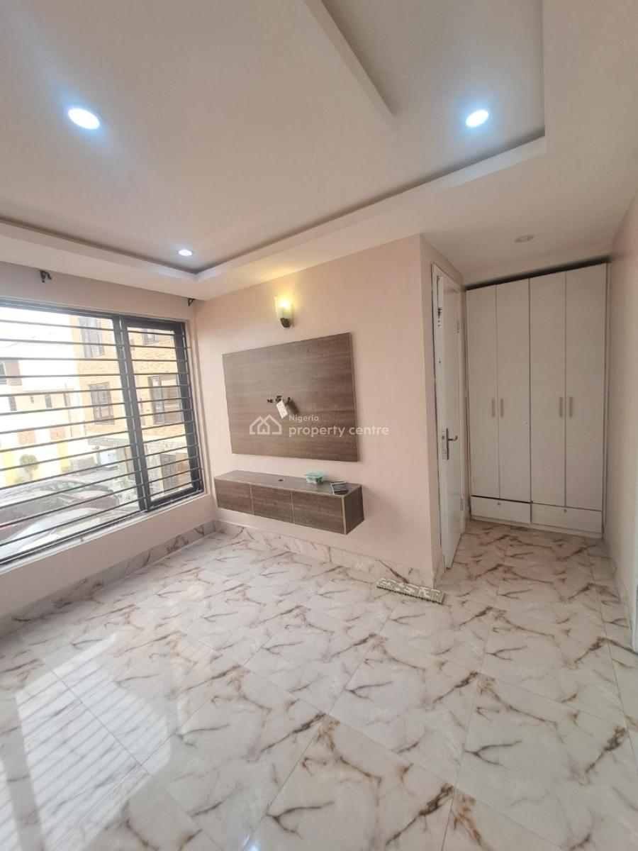 Well Built 3 Bedroom Apartment with Bq, Lekki, Lagos, Flat / Apartment for Rent